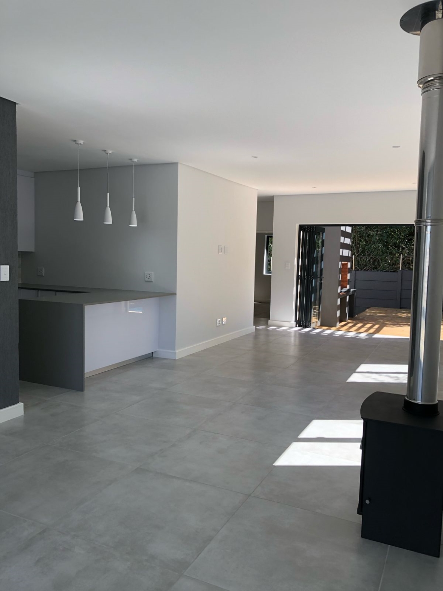 To Let 4 Bedroom Property for Rent in Somerset Ridge Western Cape